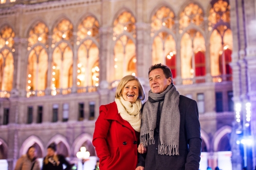 winterliches Rathaus in Wien, Österreich
