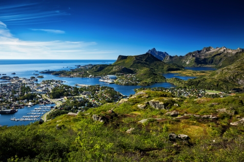 Vogelperspektive der Stadt Svolvaer