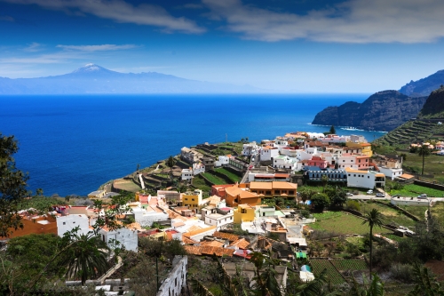 Blick von La Gomera auf Teneriffa mit dem Vulkan Teide