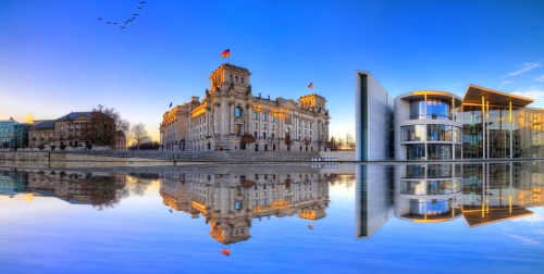 Panoramablick auf das Regierungsviertel in Berlin~2µ2