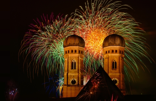 Silvesterfeuerwerk in München~1µ1