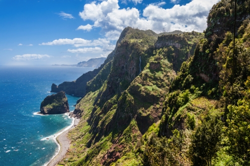 © majonit - stock.adobe.com Madeira - an der Nordküste bei Faial