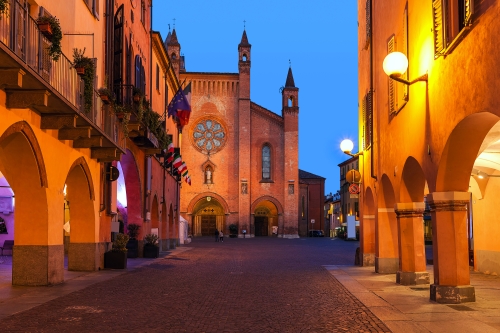 Altstadt von Alba am Abend