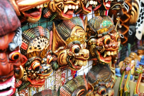 typische Masken auf Bali