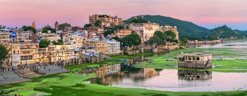 Blick auf Udaipur bei Sonnenuntergang