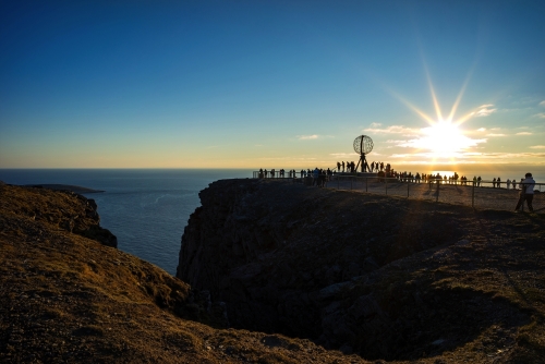 Touristen zur Mitternachtssonne am Nordkap