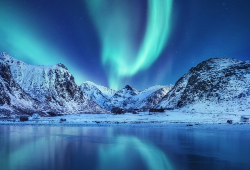 © biletskiyevgeniy.com - stock.adobe.com Nordlichter über den Lofoten-Inseln