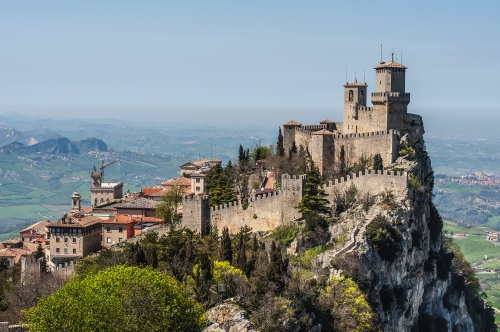Blick auf den Monte Titano und die Festung San Marino~3µ3