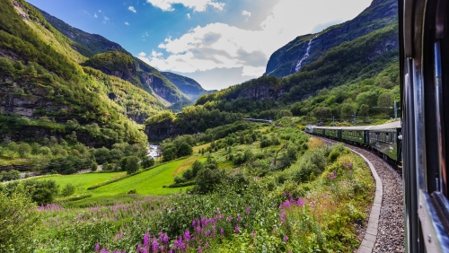 Blick von der  Flamsbana zwischen Flam und Myrdal in Aurland in Westnorwegen