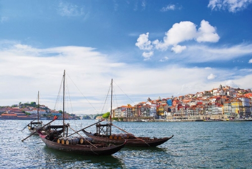 © elenaburn - Fotolia Porto city and river Douro