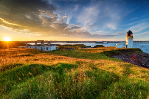Sonnenuntergang über Arnish Point mit Blick auf den Hafen von Stornoway