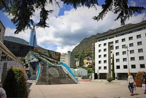 Yomo Mola Park