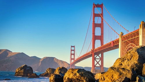 San Franciscos Golden Gate Bridge zur goldenen Stunde
