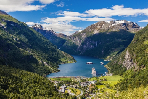 Blick vom Berg Dalsnibba auf den Geirangerfjord