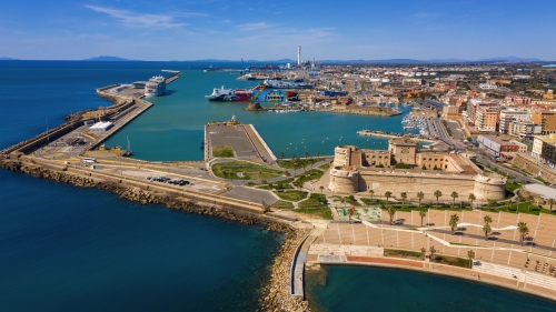 Luftaufnahme des Fort Michelangelo im Hafen von Civitavecchia