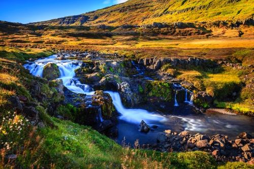 © Alexey Stiop - stock.adobe.com ein Fjordtal nahe Seydisfjordur