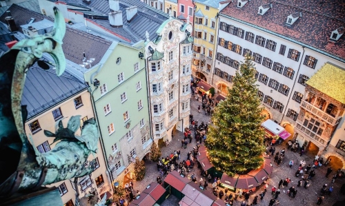 Blick vom Stadtturm auf das Goldene Dachl