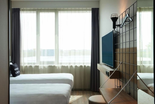 Moxy_Amsterdam_Schiphol_Airport_3