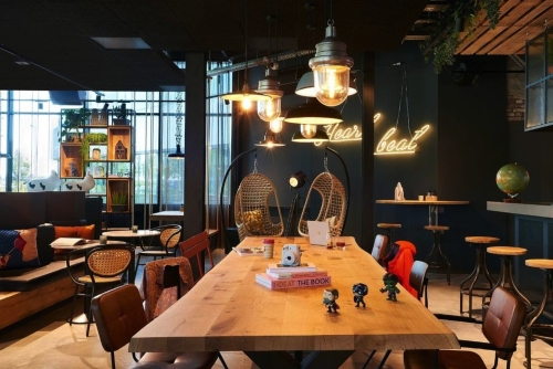 Moxy_Amsterdam_Schiphol_Airport_4