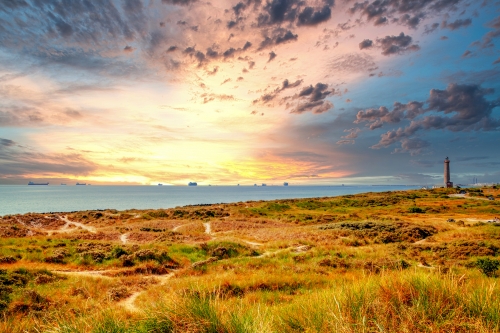 Panorama-Blick auf die Küste mit dem berühmten grauen Leuchtturm von Skagen - Skagen Grå Fyr