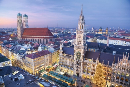 Münchner Christkindlmarkt auf dem Marienplatz, Deutschland