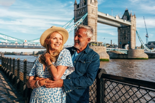 freepik_happy-senior-couple-spending-time-together-london-city5