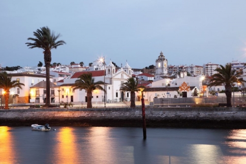 Stadt Lagos in der Abenddämmerung,Algarve Portugal