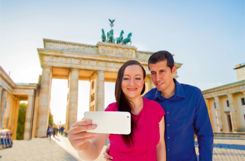 selfie in brandenburg gate