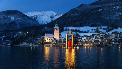 Wolfgangsee_FriedenslichtMitStWolfgangImHintergrund_WolfgangseeTourismusMirjaGeh.c99c21a2
