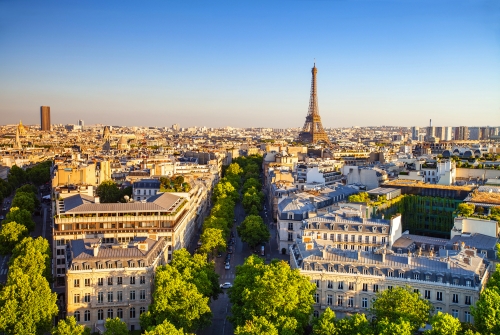 Stadtansicht von Paris bei Sonnenuntergang