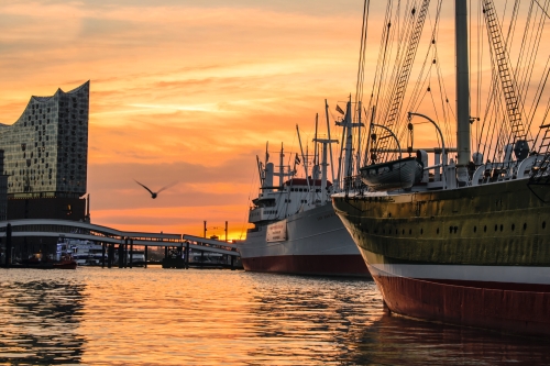 zwischen Alt und Neu am Hamburger Hafen
