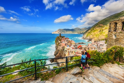 Vernazza: eines der fünf Dörfer der Cinque Terre an der ligurischen Küste Italiens