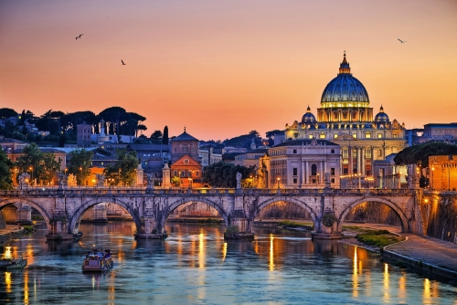 Nachtansicht der Basilika St. Peter in Rom,Italien