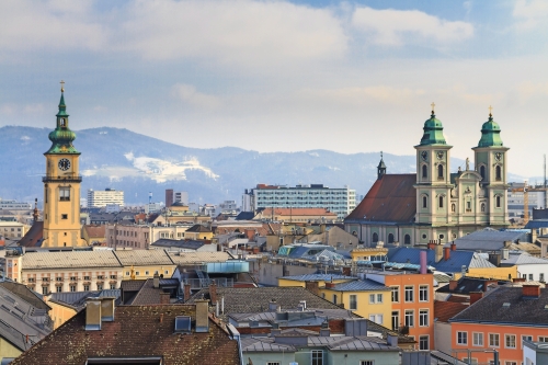 Linz,Blick auf die alte Stadt mit Kirchen,Österreich