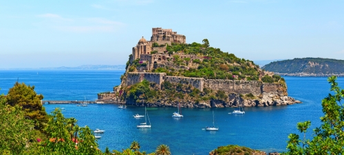 Castello Aragonese an der Ostseite der Insel Ischia 