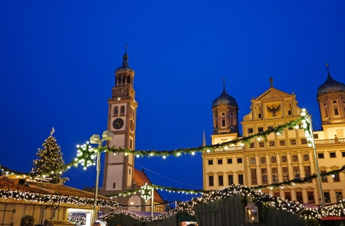 Lichter am Weihnachtsmarkt in Augsburg ~2µ3