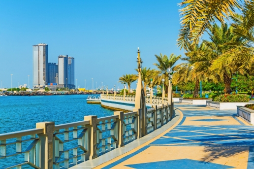Blick auf die Corniche - Promenade in Abu Dhabi, VAE