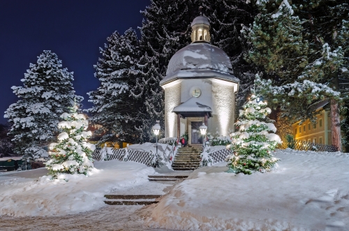 winterliche Stille Nacht Kapelle in Oberndorf bei Salzburg, Österreich