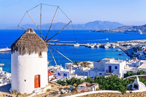 Blick auf Mykonos und die berühmte Windmühlen, Griechenland