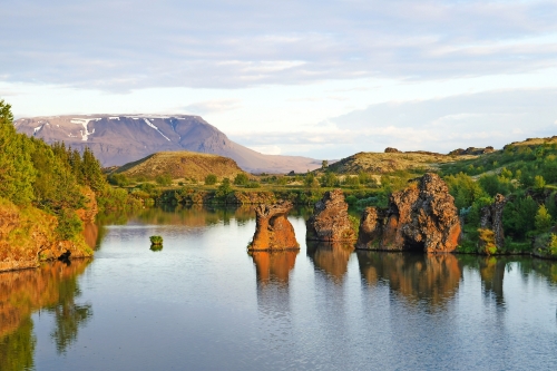 Vulkankrater im See Myvatn auf Island