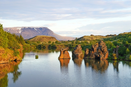 Vulkankrater im See Myvatn auf Island