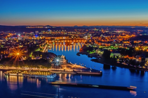 Das Deutsche Eck in Koblenz in der Abenddmmerung; Deutschland