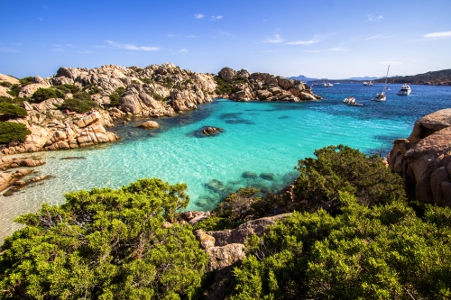 Cala Coticcio Beach auf der Insel La Maddalena vor der Nordostküste Sardiniens