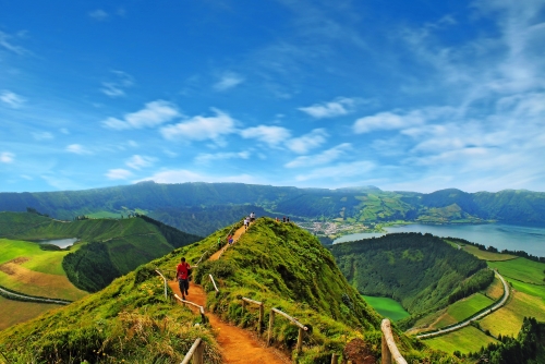 Wanderweg führt zu den Kraterseen des Sete Cidades auf São Miguel