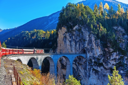 Zug auf Landwasser Viadukt