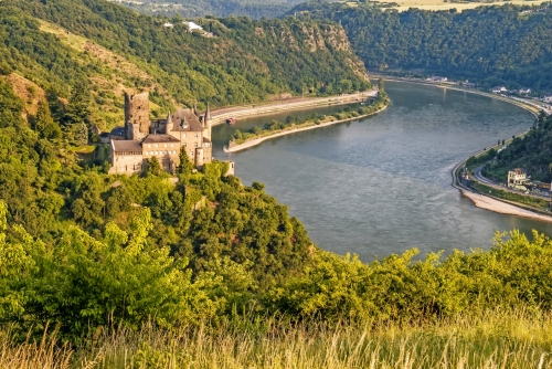 Burg Katz mit Loreleyfelsen