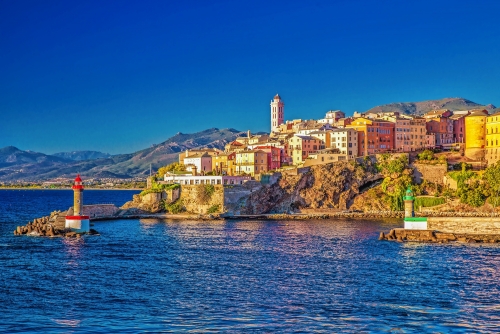 Blick auf Bastia Altstadt, Leuchtturm und Hafen, Korsika, Frankreich, Europa.