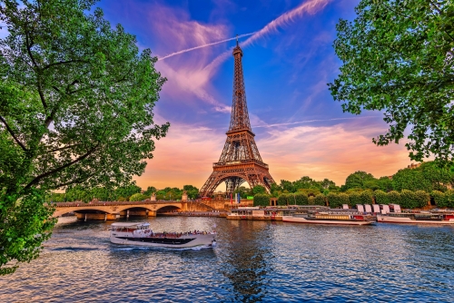 Eiffelturm und Fluss Seine bei Sonnenuntergang in Paris~3