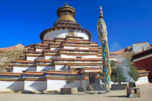 Kumbum oder Tashigomang Pagode-Fahnenmast-Pelkhor Chode Kloster. Gyantse-Tibet. 1636
