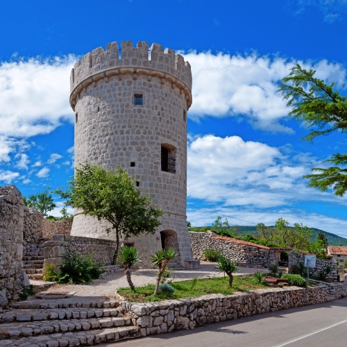 Turm Creska Kula auf der Insel Cres, Kroatien